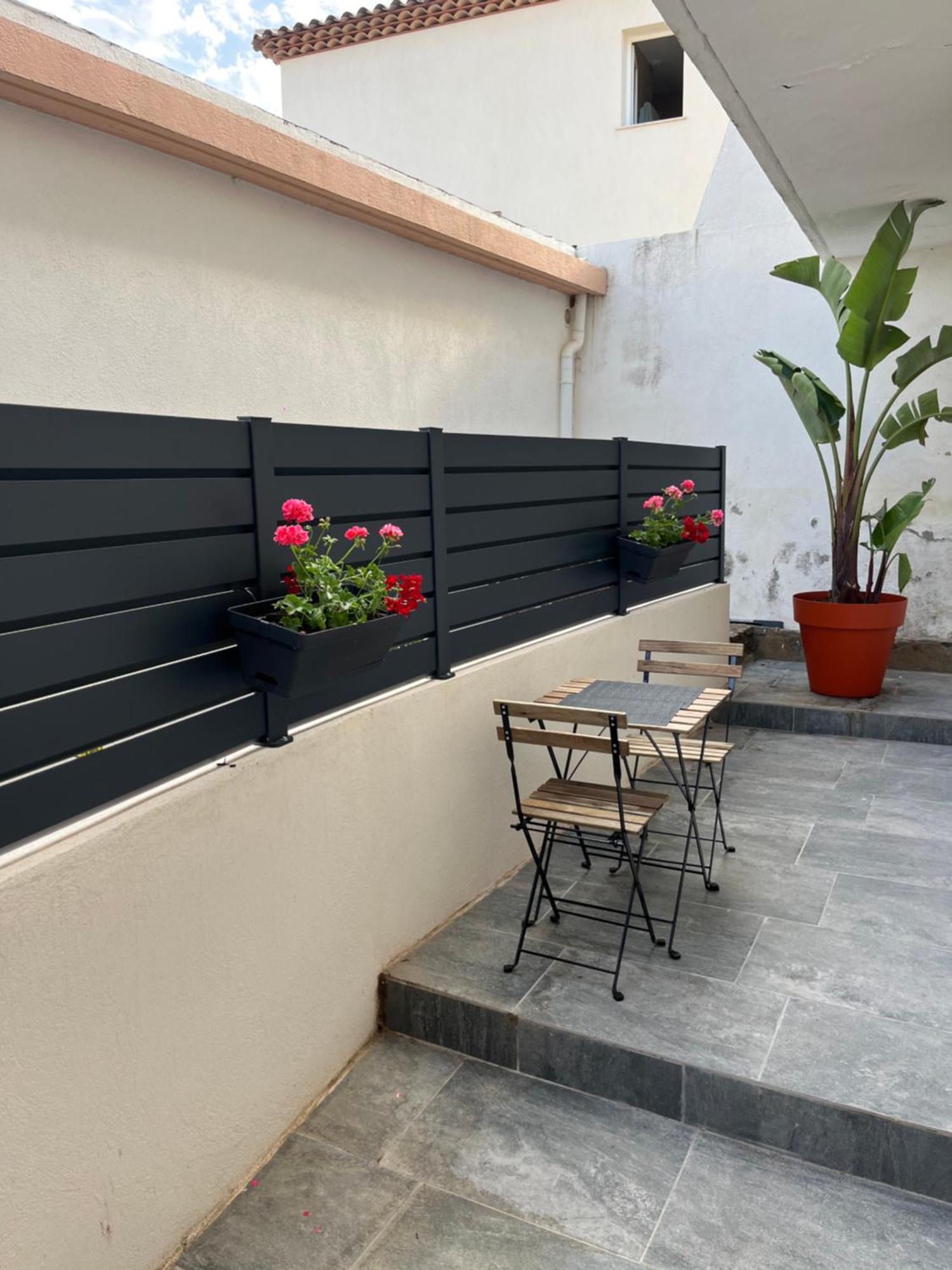 Charmant Bas De Villa Avec Terrasse A Proximite De La Plage Et Du Port Carqueiranne Dış mekan fotoğraf